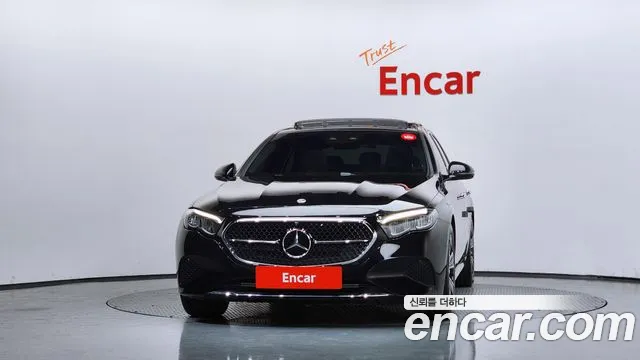 Mercedes-Benz E-Class — Фото автомобиля 3