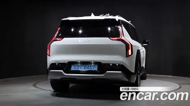 Kia EV9 — Фото автомобиля 4
