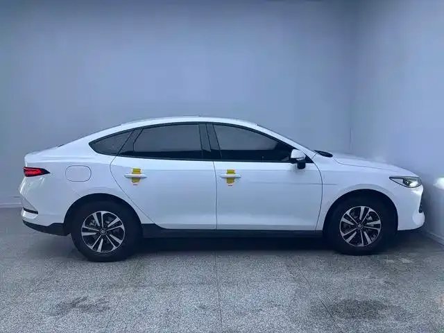 BYD Qin PLUS 2026 Model DM-i 210KM Progressive Edition — Фото автомобиля 4