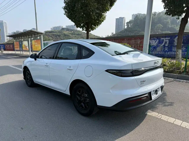 BYD Seal 05 DM-i — Фото автомобиля 12