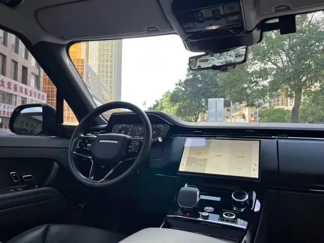 Land Rover Range Rover Sport — Фото автомобиля 7