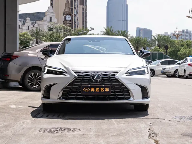 Lexus ES — Фото автомобиля 2