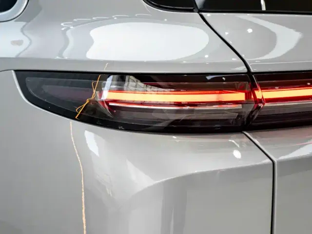 Li Auto L9 — Фото автомобиля 12