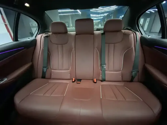 BMW 5 Series — Фото автомобиля 25