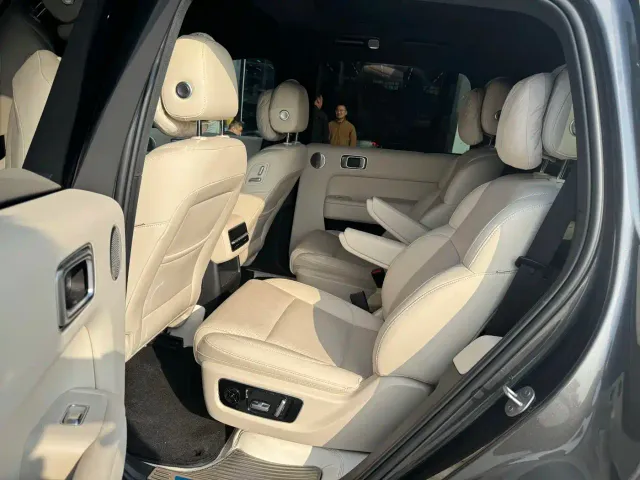 Li Auto L8 — Фото автомобиля 4