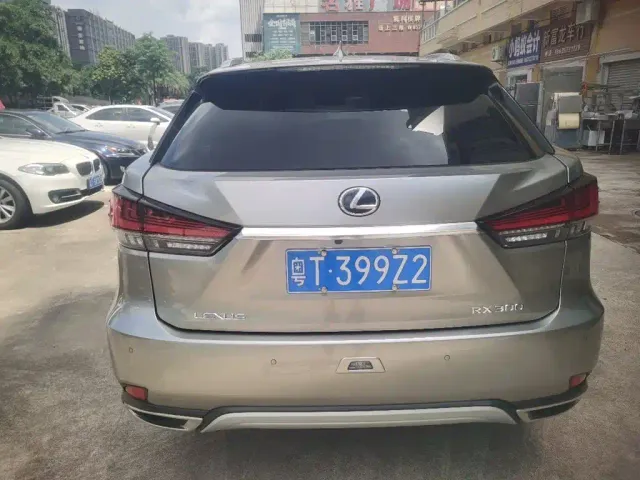 Lexus RX — Фото автомобиля 3