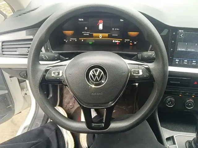 Volkswagen Lavida — Фото автомобиля 10