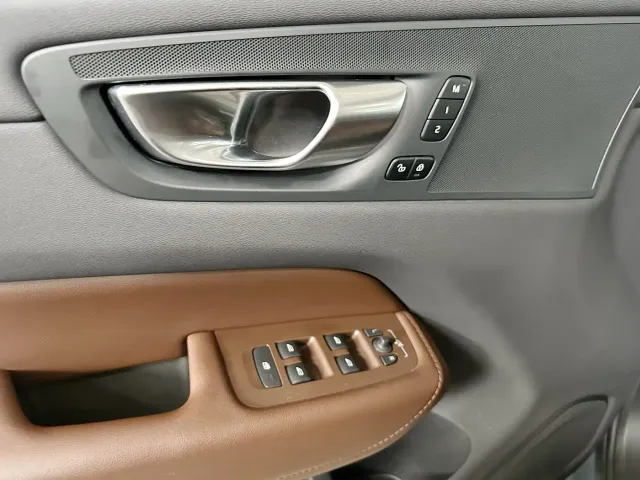 Volvo XC60 — Фото автомобиля 13