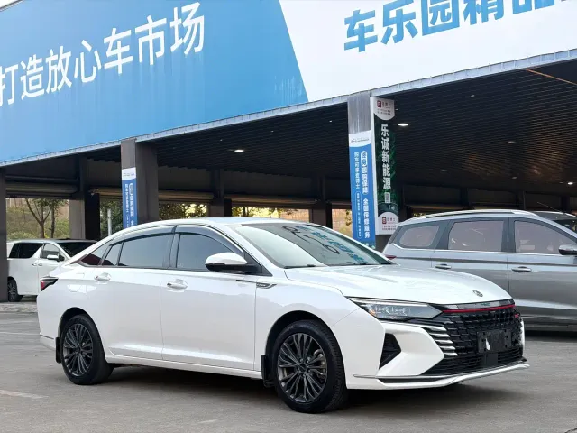 Dongfeng Yixuan MAX — Фото автомобиля 3