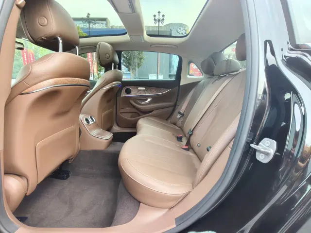 Mercedes-Benz E-Class — Фото автомобиля 18
