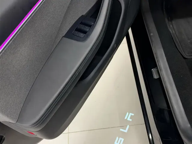 Tesla Model 3 — Фото автомобиля 4