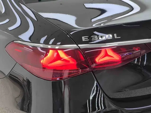 Mercedes-Benz E-Class — Фото автомобиля 5