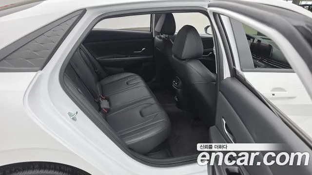 Hyundai Avante CN7 — Фото автомобиля 12