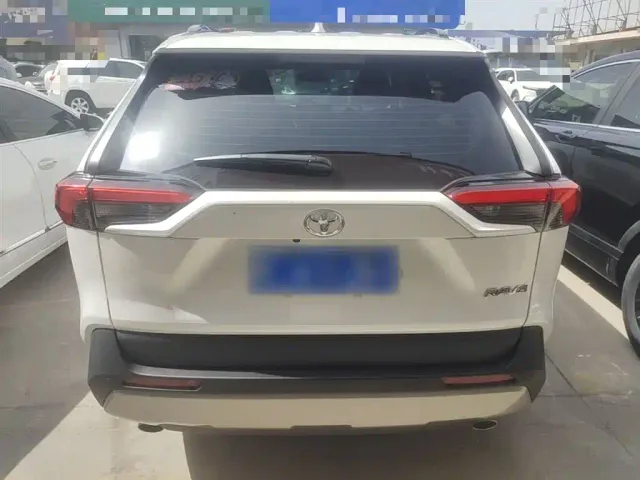 Toyota RAV4 — Фото автомобиля 5