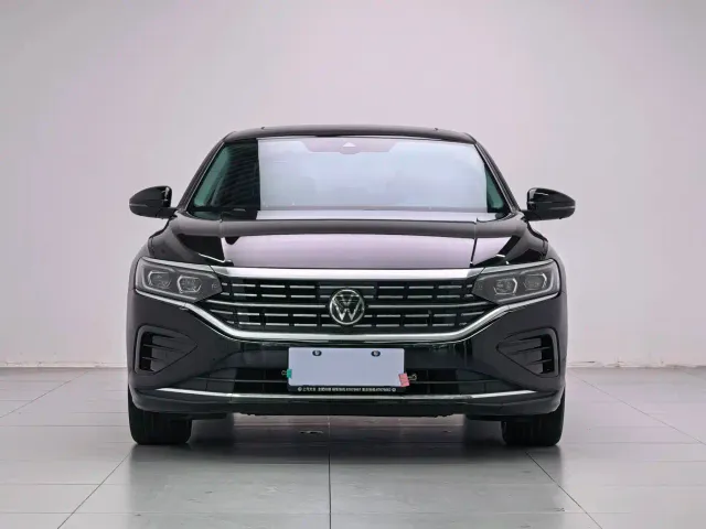 Volkswagen Passat — Фото автомобиля 2