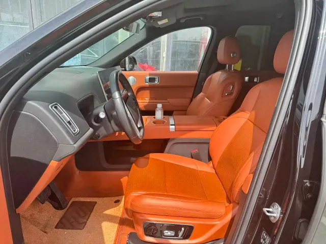 Li Auto L8 — Фото автомобиля 5