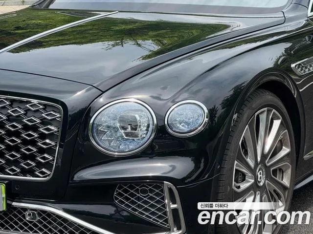 Bentley Flying Spur — Фото автомобиля 4