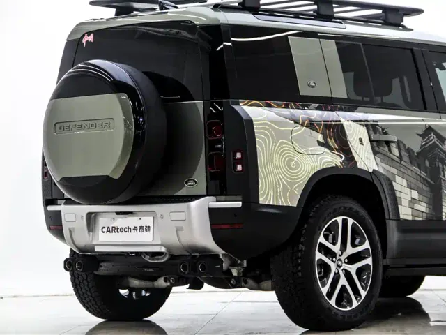 Land Rover Defender — Фото автомобиля 9