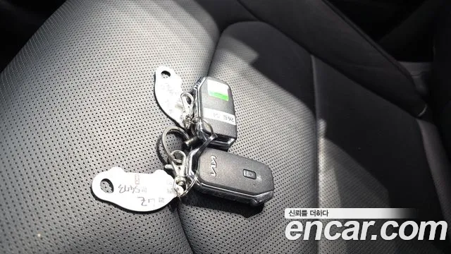 Kia Niro — Фото автомобиля 22