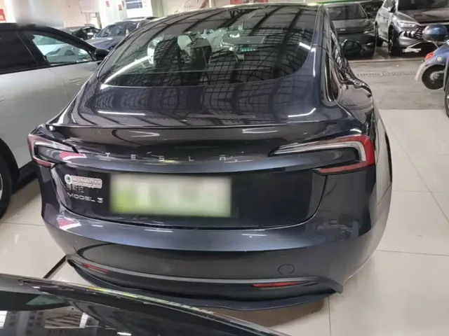 Tesla Model 3 — Фото автомобиля 5