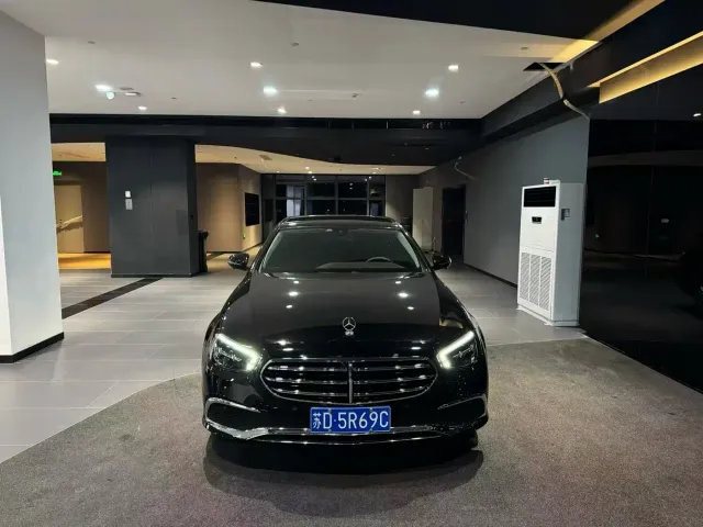 Mercedes-Benz E-Class — Фото автомобиля 2