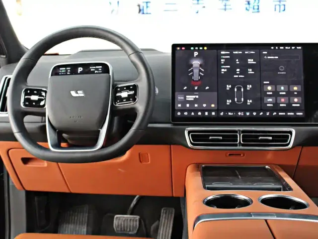 Li Auto L8 — Фото автомобиля 9