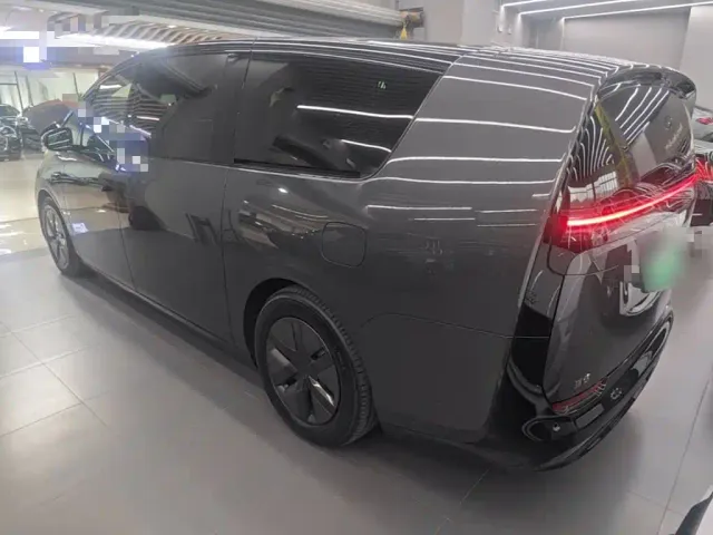 Li Auto MEGA — Фото автомобиля 4