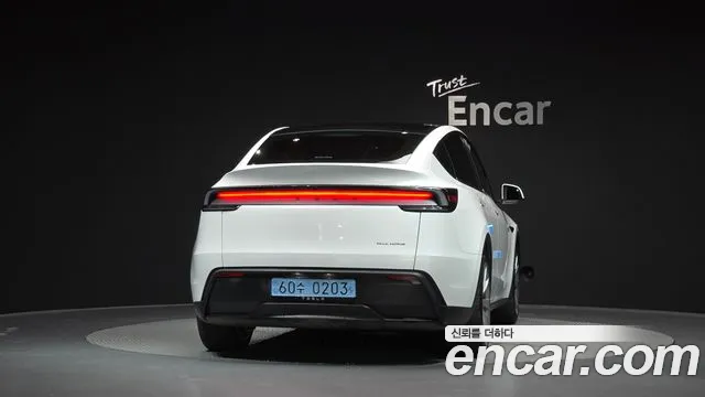 Фотография автомобиля — Tesla Model Y