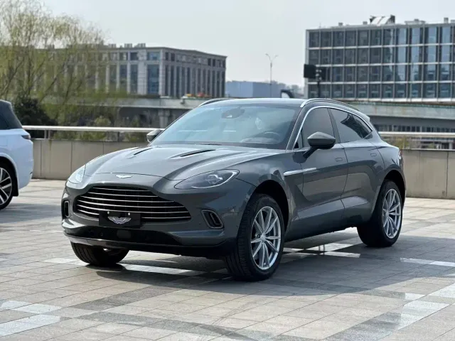 Фотография автомобиля — Aston Martin DBX
