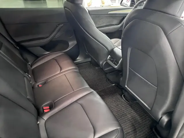Tesla Model Y — Фото автомобиля 14