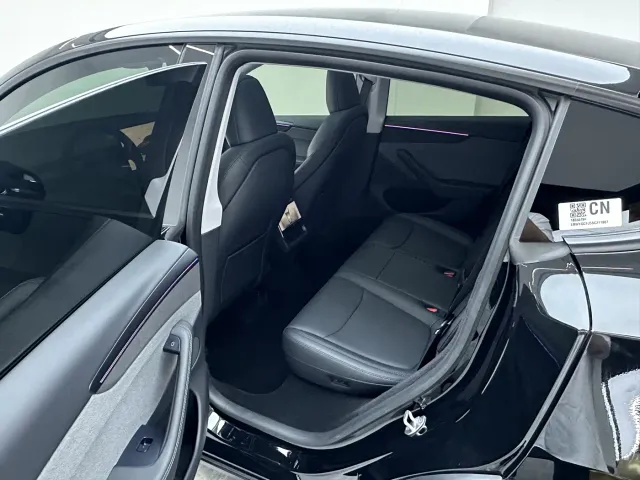 Tesla Model Y — Фото автомобиля 17