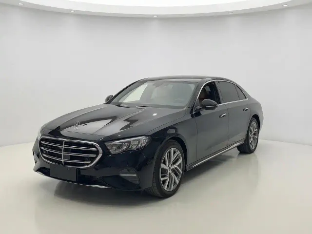 Фотография автомобиля — Mercedes-Benz E-Class