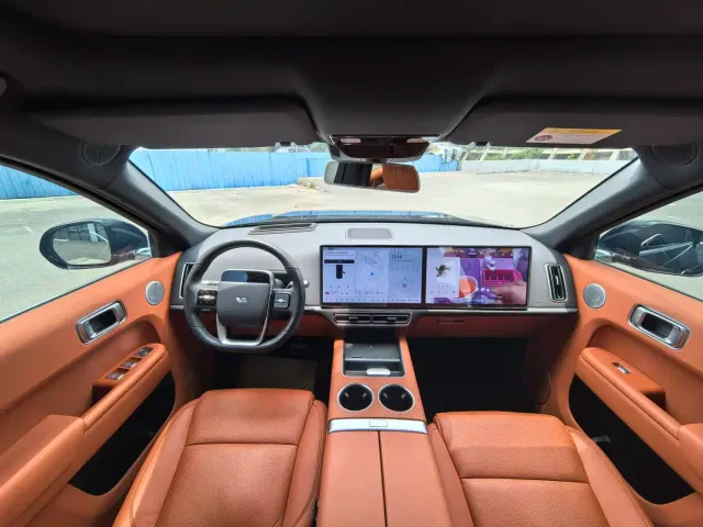 Li Auto L8 — Фото автомобиля 5
