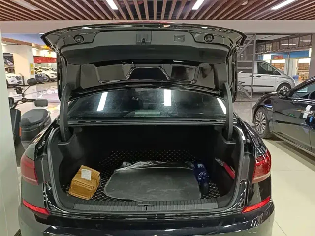 Volkswagen Passat — Фото автомобиля 18