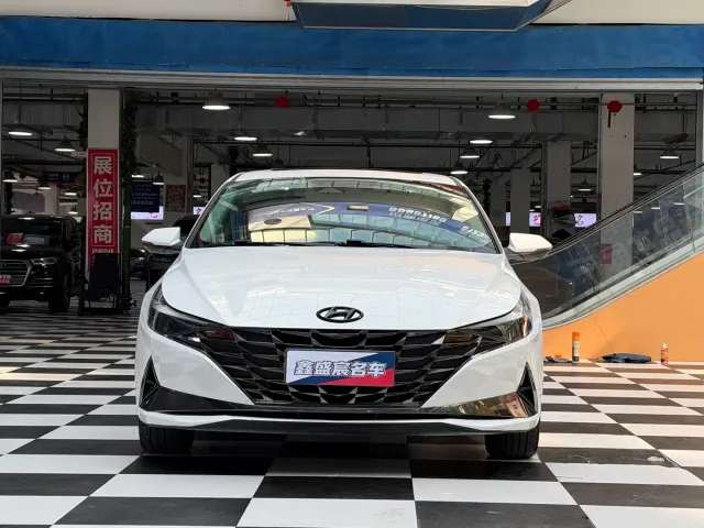 Hyundai Elantra — Фото автомобиля 2