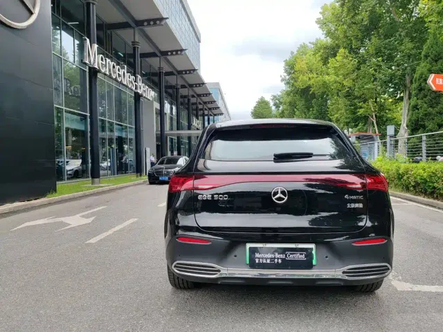 Mercedes-Benz EQE SUV — Фото автомобиля 15