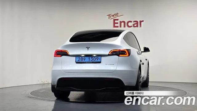 Tesla Model Y — Фото автомобиля 4