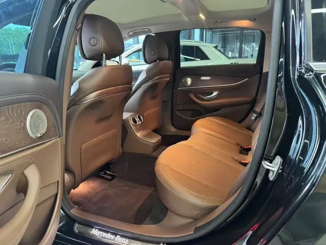 Mercedes-Benz E-Class — Фото автомобиля 5