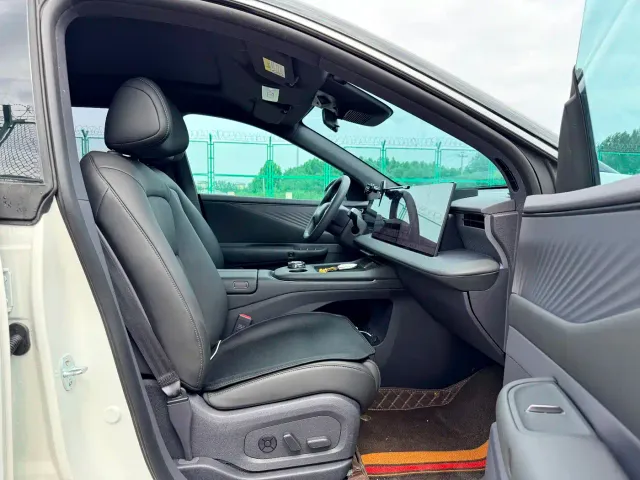 Nissan NX8 — Фото автомобиля 11