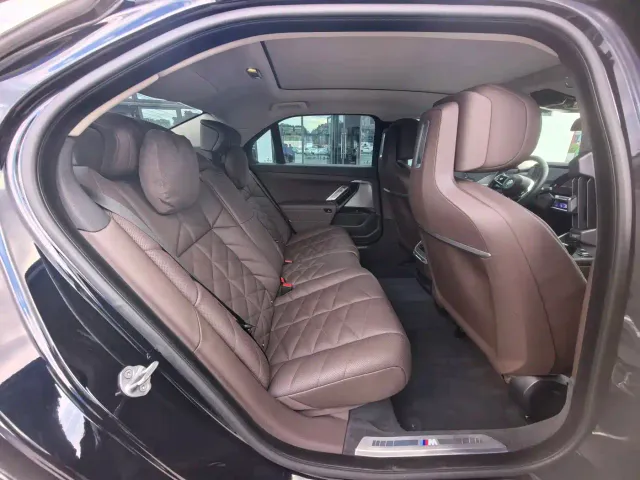 BMW 7 Series — Фото автомобиля 11
