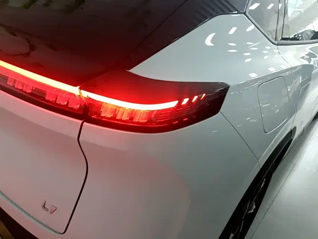 Dongfeng Fengshen L7 — Фото автомобиля 7