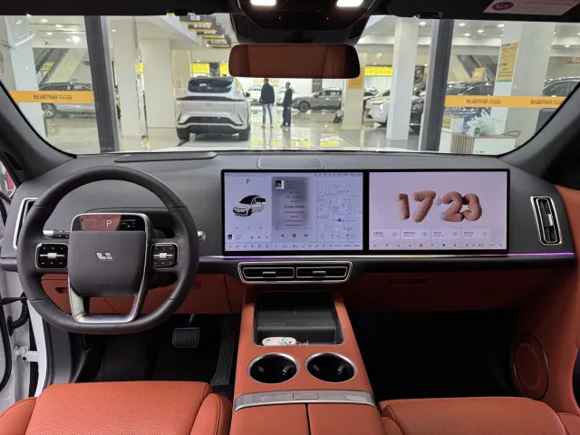 Li Auto L7 — Фото автомобиля 10