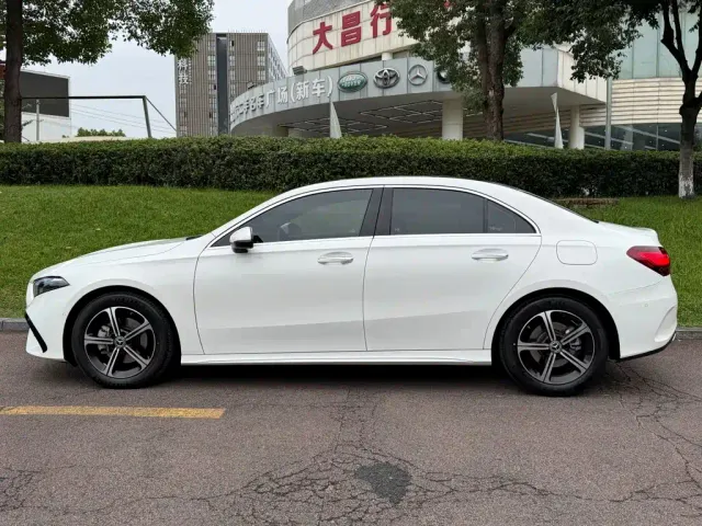 Mercedes-Benz A-Class — Фото автомобиля 3