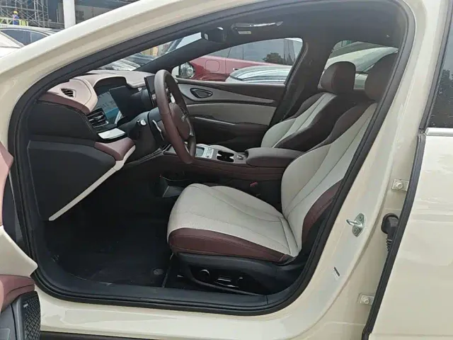 BYD Seal 07 DM-i — Фото автомобиля 14