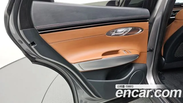 Genesis GV70 — Фото автомобиля 25