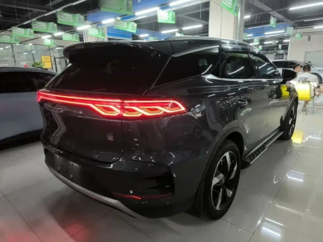 BYD Tang — Фото автомобиля 6