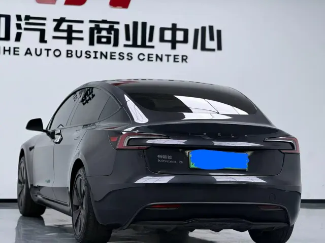Tesla Model 3 — Фото автомобиля 6