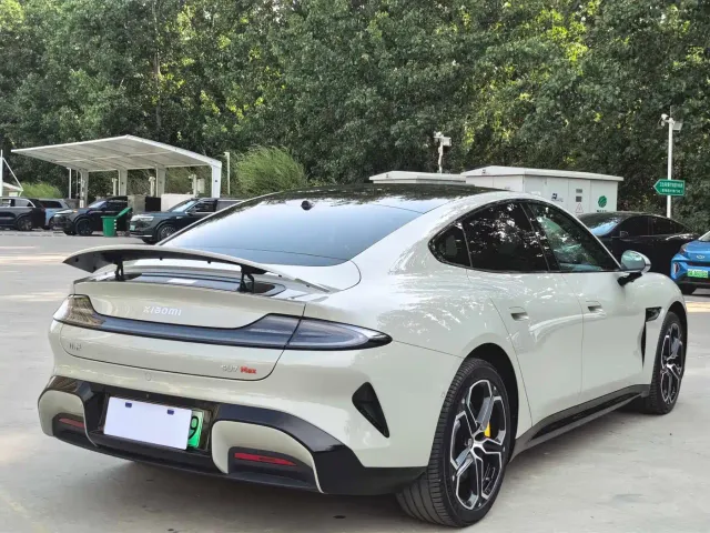Xiaomi SU7 — Фото автомобиля 9