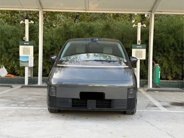 Li Auto MEGA — Фото автомобиля 2