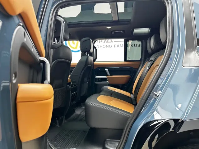 Land Rover Defender — Фото автомобиля 13
